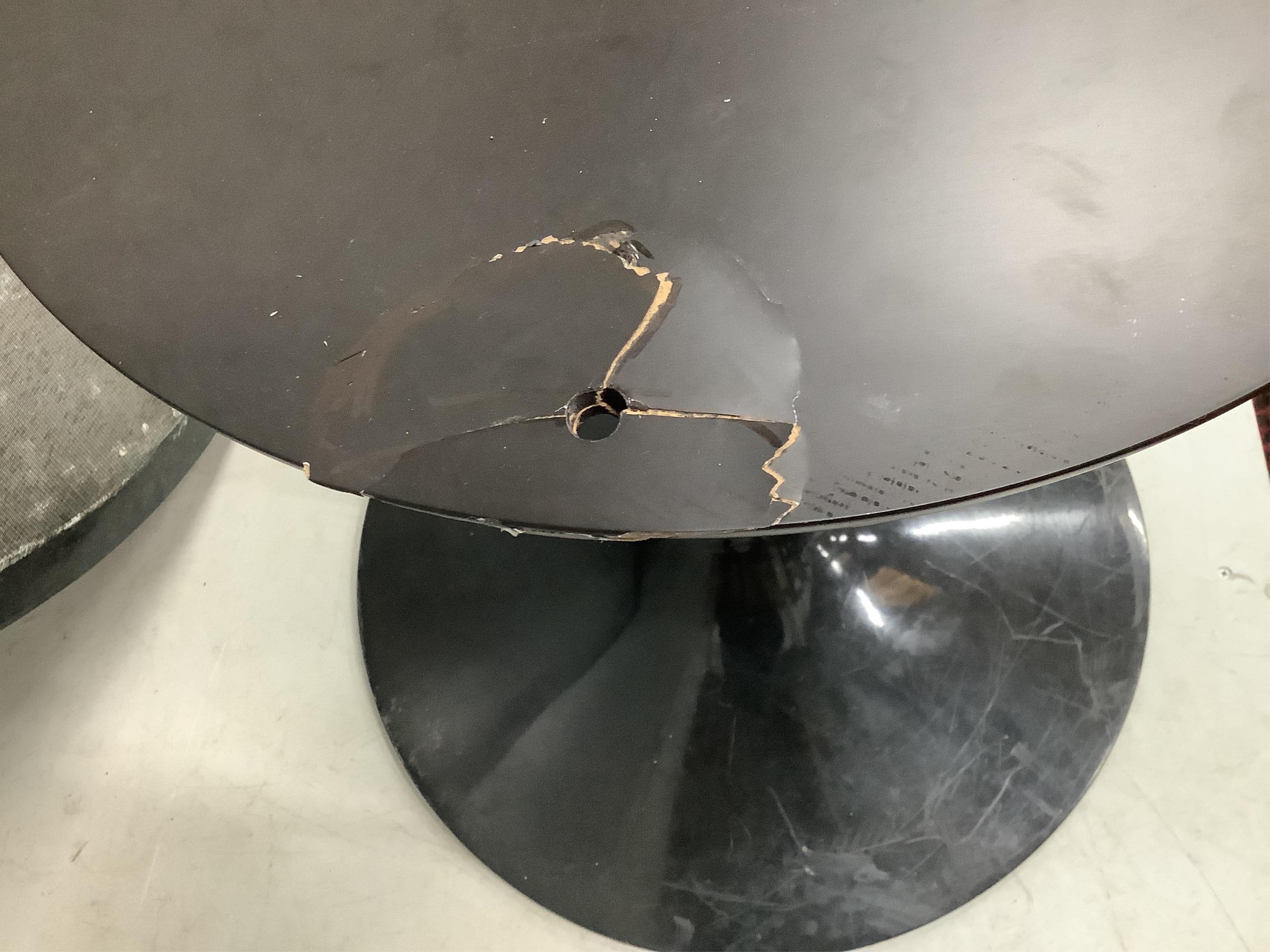 A Knoll Studios Saarinen circular dining table, diameter 136cm, height 72cm. Condition - poor to fair